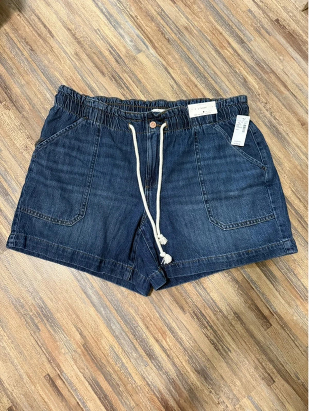 M jeans by Maurice’s 6 inch short size 16W